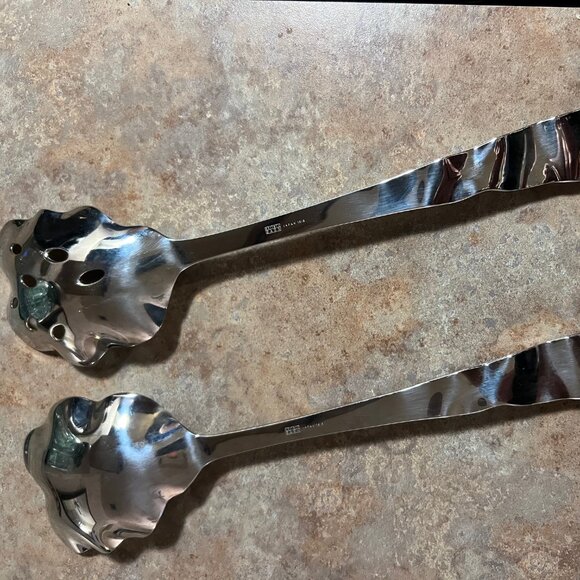 Pottery Barn 11 inch Salad Servers - Lettuce Leaf Pattern - Picture 2 of 3